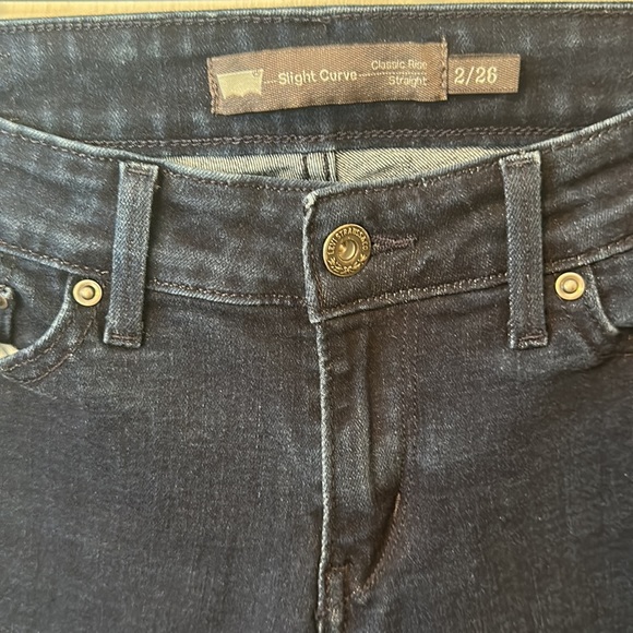 Levi’s Size 2 /or 26 Straight curvy - Picture 2 of 4